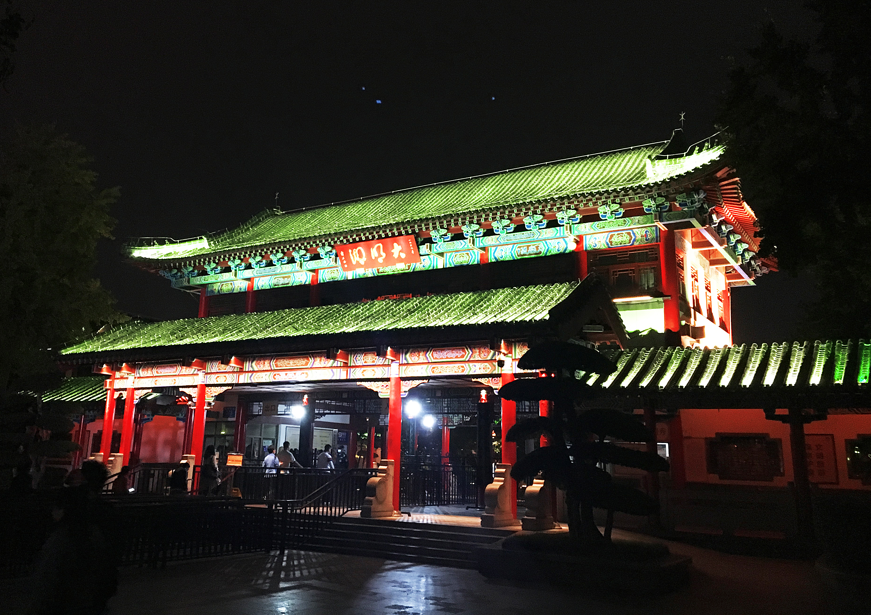 大明湖的灯光晚上几点开,大明湖的灯光秀美爆了