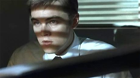 猫鼠游戏假扮007骗美女,猫鼠游戏中主角骗模特