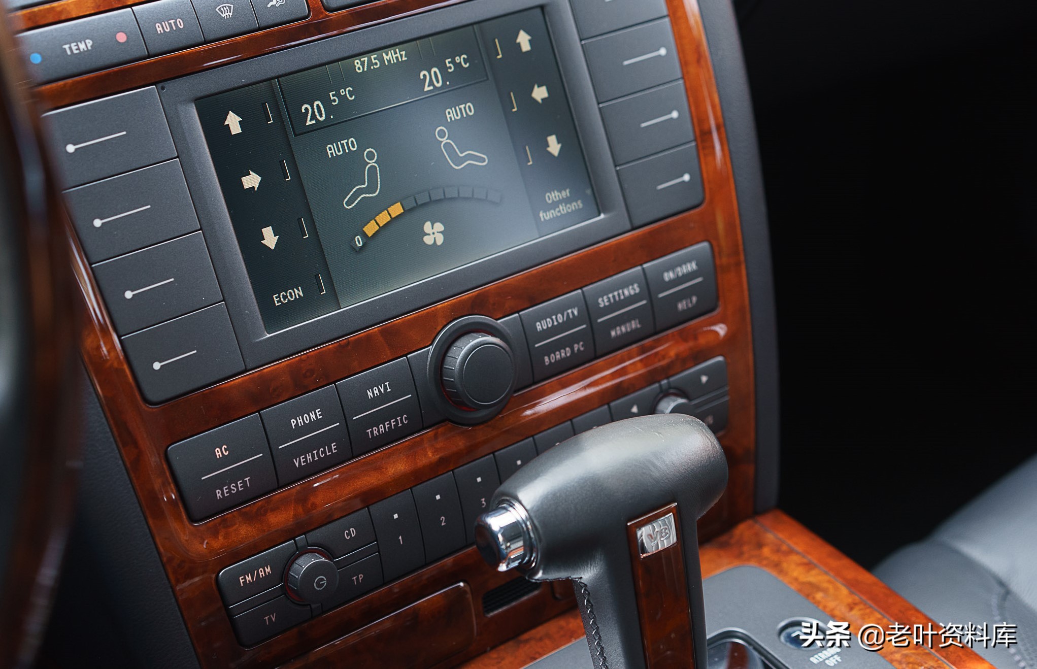 最低调的豪华汽车辉腾短片,2022年最低调的豪车