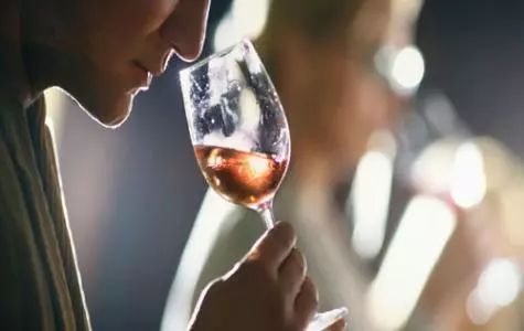 冬天葡萄酒放后备箱能冻坏吗,葡萄酒常温保藏好还是冷藏好