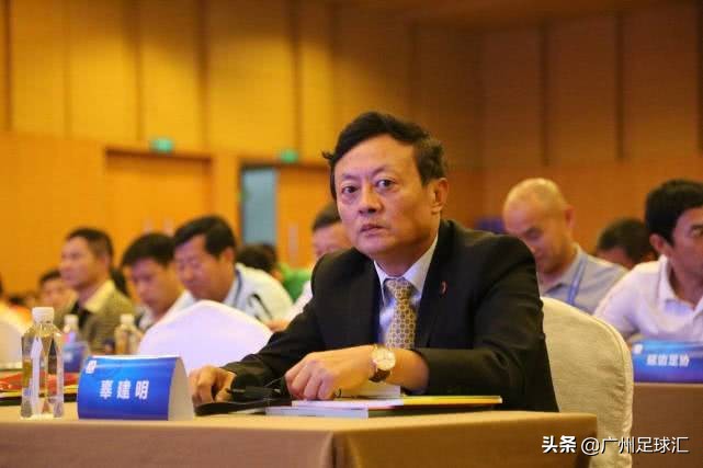 韩国足球踩奖杯,韩国足球队踩奖杯后续