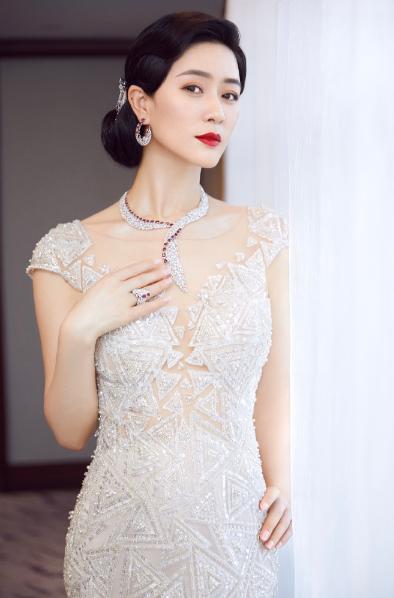 田海蓉惊艳拖地连衣裙高级照片,田海蓉惊艳的背影照片