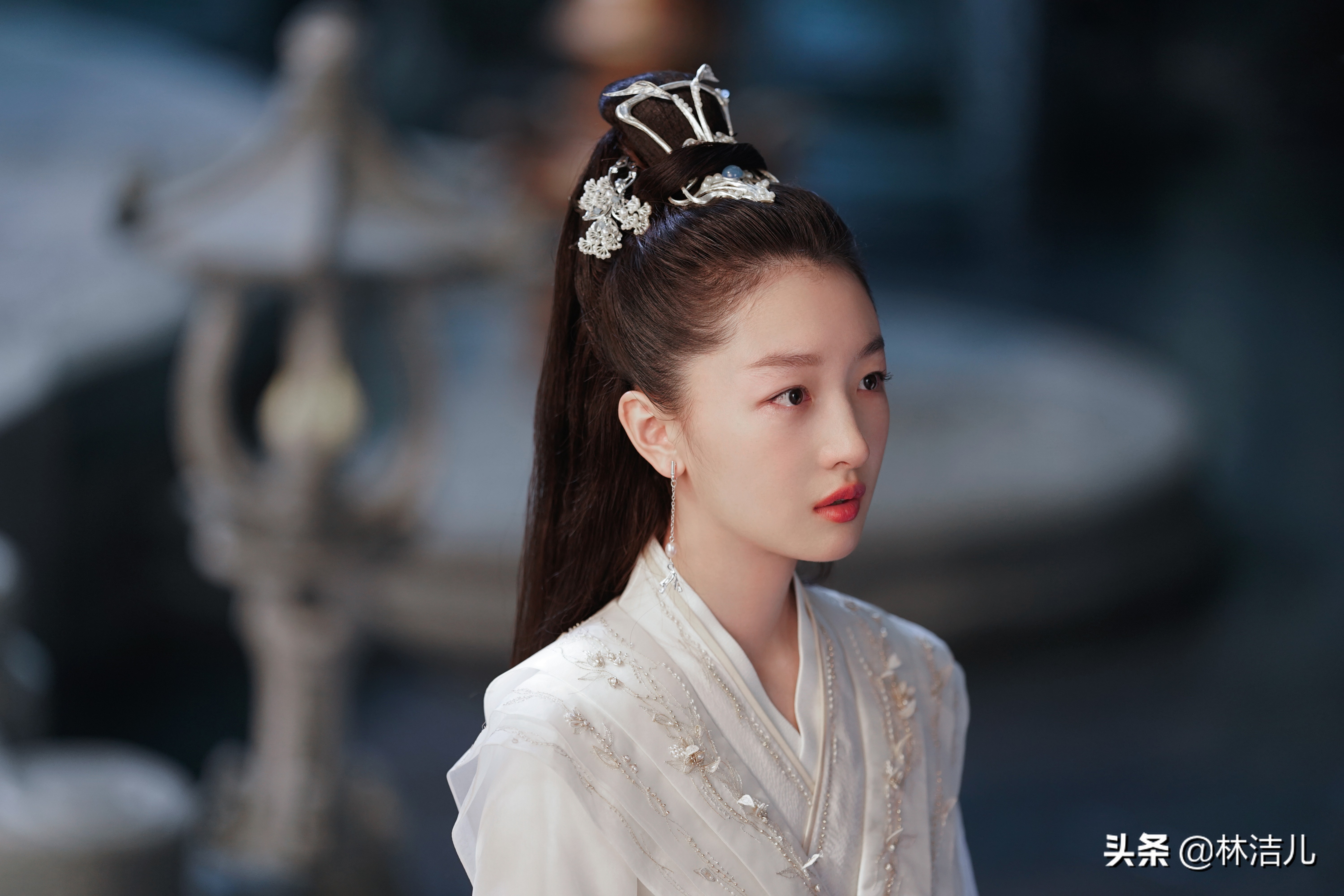 周冬雨最近的妆容教程,周冬雨肿眼泡