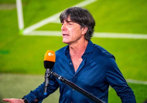 大饱眼福!欧洲杯名帅衣品赏析:索思盖特弃马甲曼奇尼秀阿玛尼