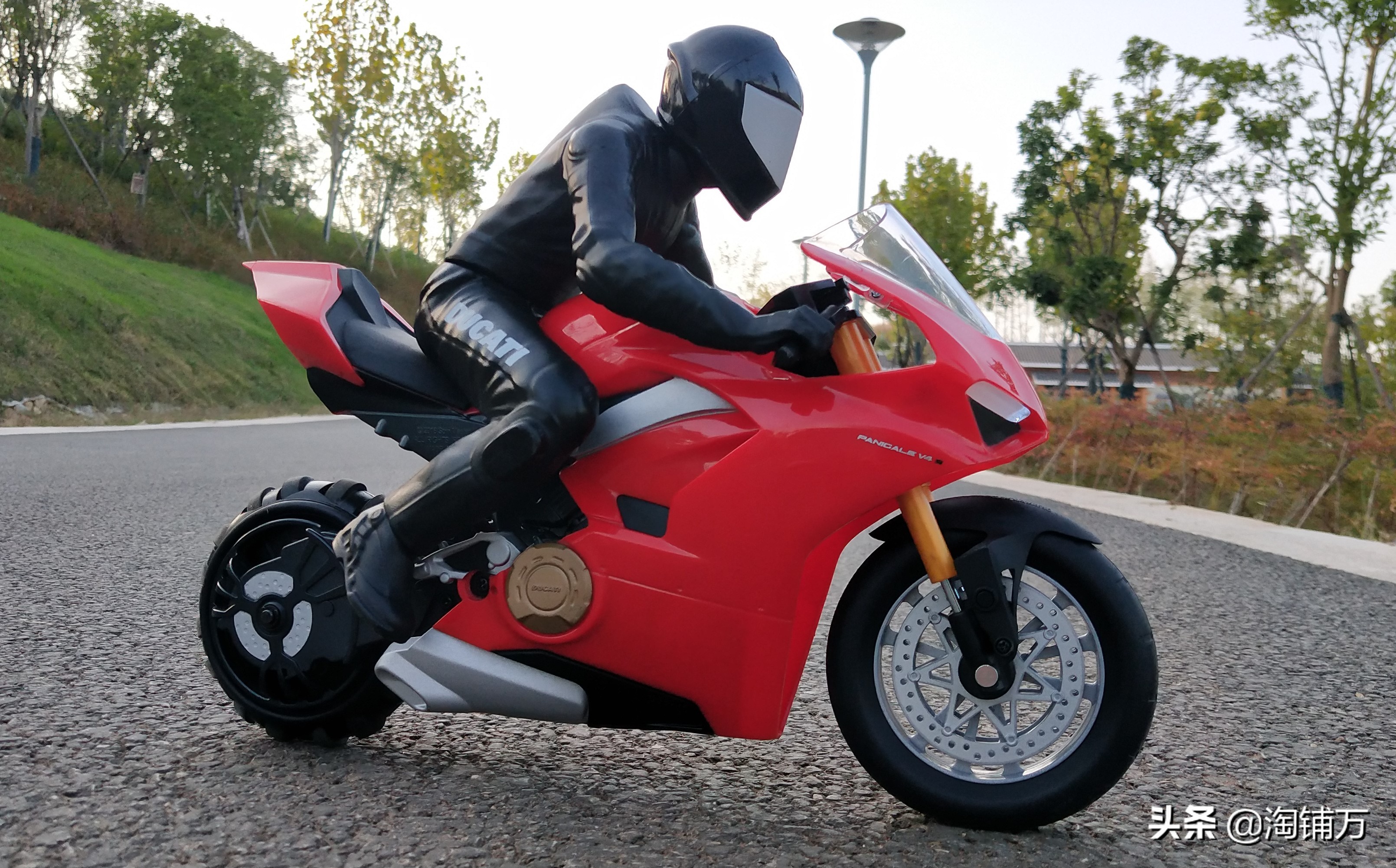 赛科龙巡航摩托车 (杜卡迪智能遥控摩托)