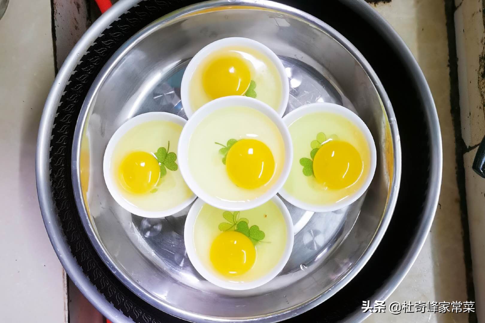 荷包蛋怎么煎不破散，老厨师教你这样做，非常简单，一看就会