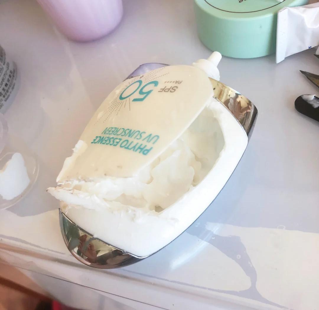 香蒲丽防晒霜搓泥严重吗,香蒲丽防晒效果怎么样油腻吗