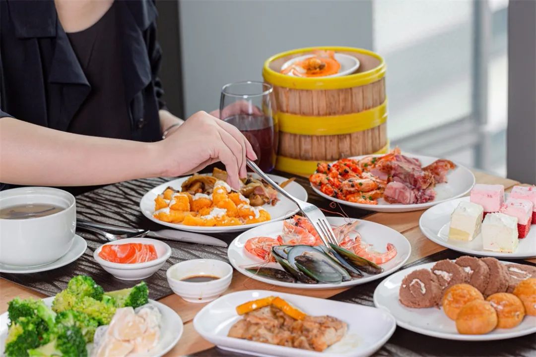 五一上海空中旋转餐厅自助餐,一家超有性价比的自助餐厅