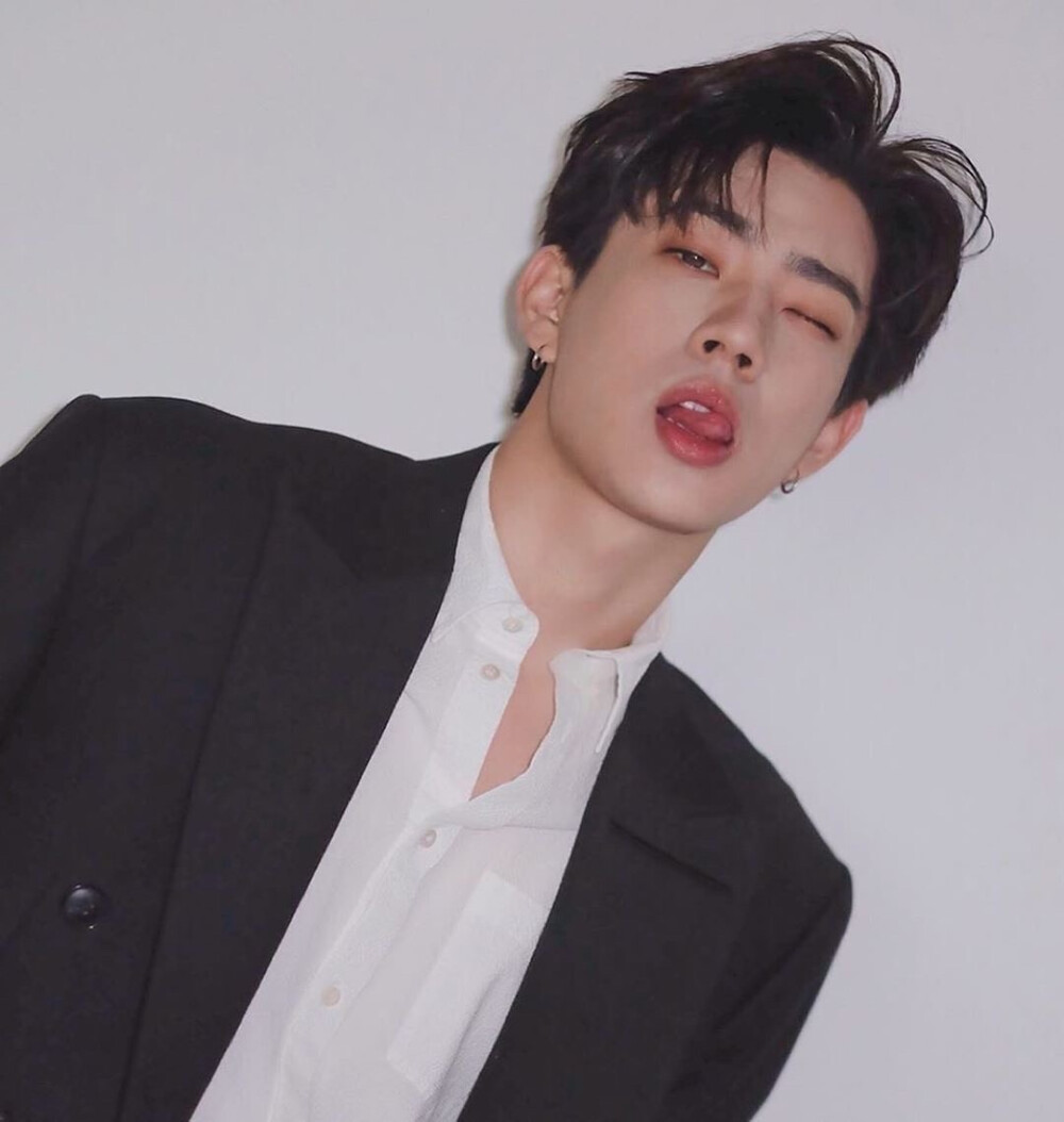 他泰韩系少年:关大爷洪34典型代表包包酷爱韩风穿搭