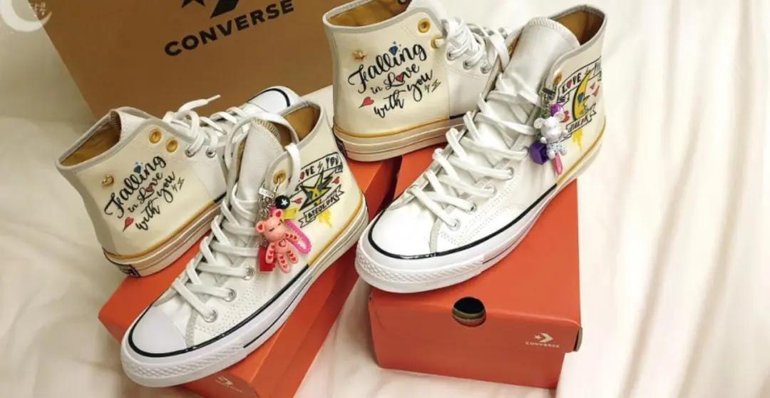 韩国帆布鞋穿搭,最近流行的帆布鞋怎么穿鞋带