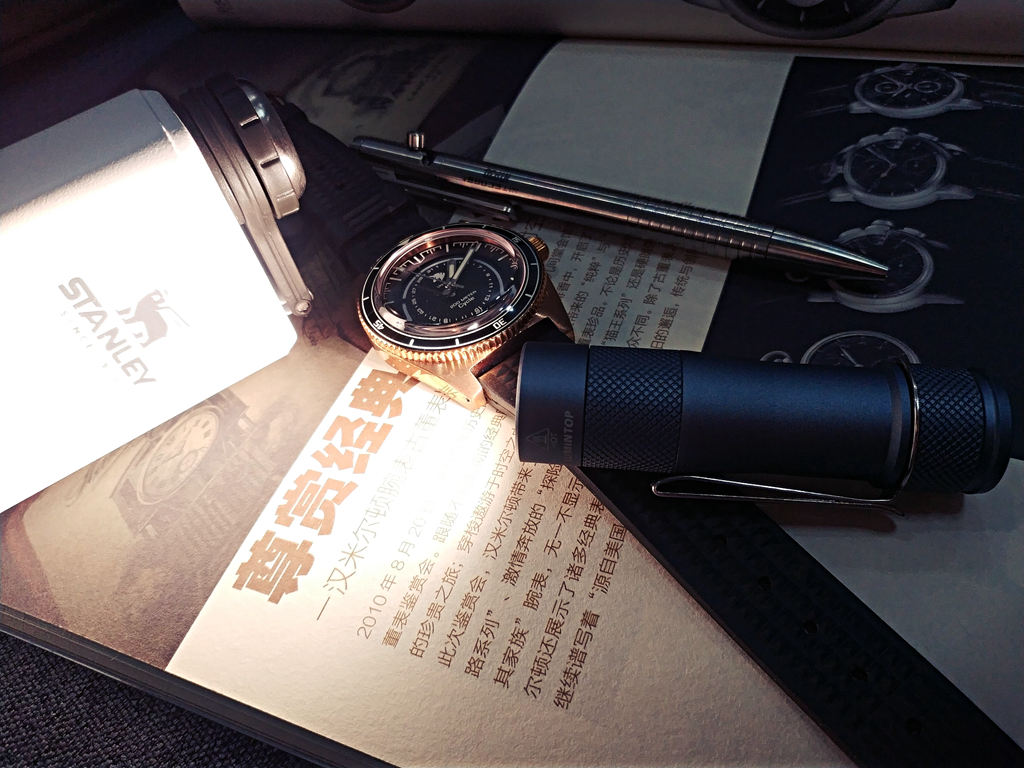 雷明兔fw4x手电,雷明兔fw4a手电筒评测