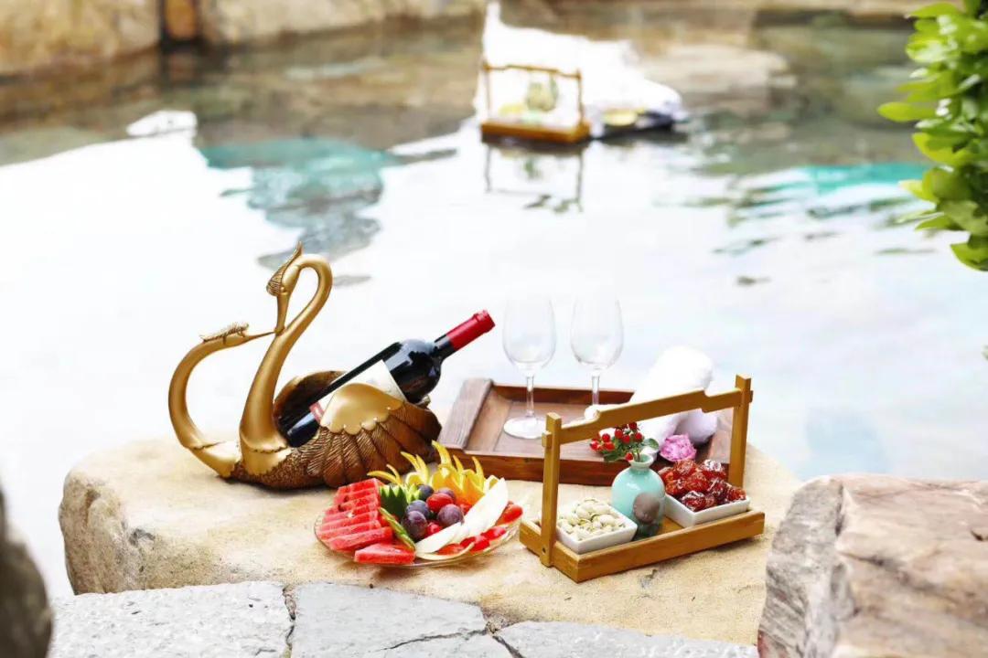 露天温泉小院精品,一房一厅庭院私家温泉