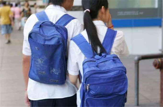 小孩睡前发出奇怪的声音,女儿睡到半夜发出尖叫声怎么回事