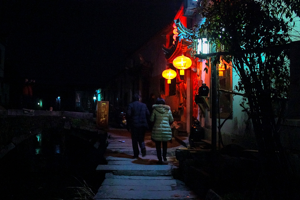 夜幕下的古灯,夜幕下的查济古村