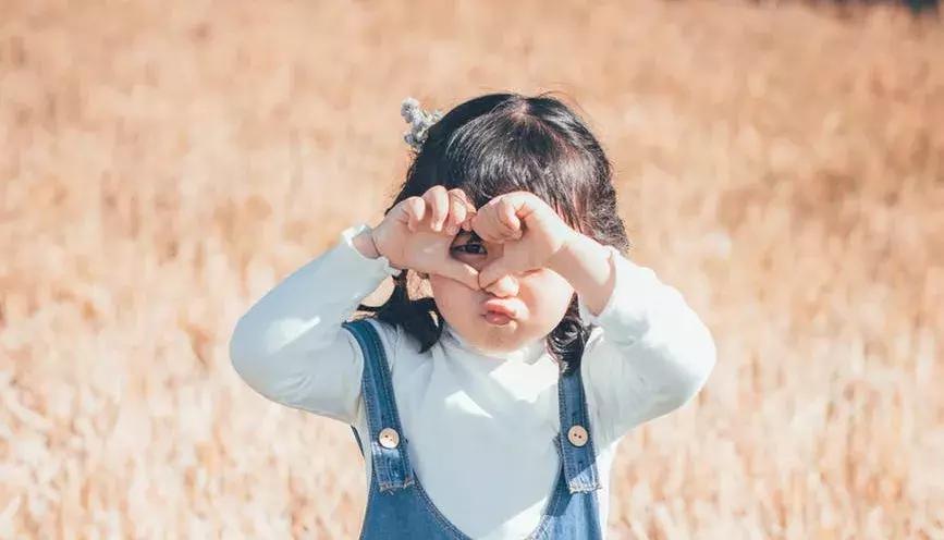 孩子喜欢打闹招惹别人怎么办,儿童埋伏多生牙