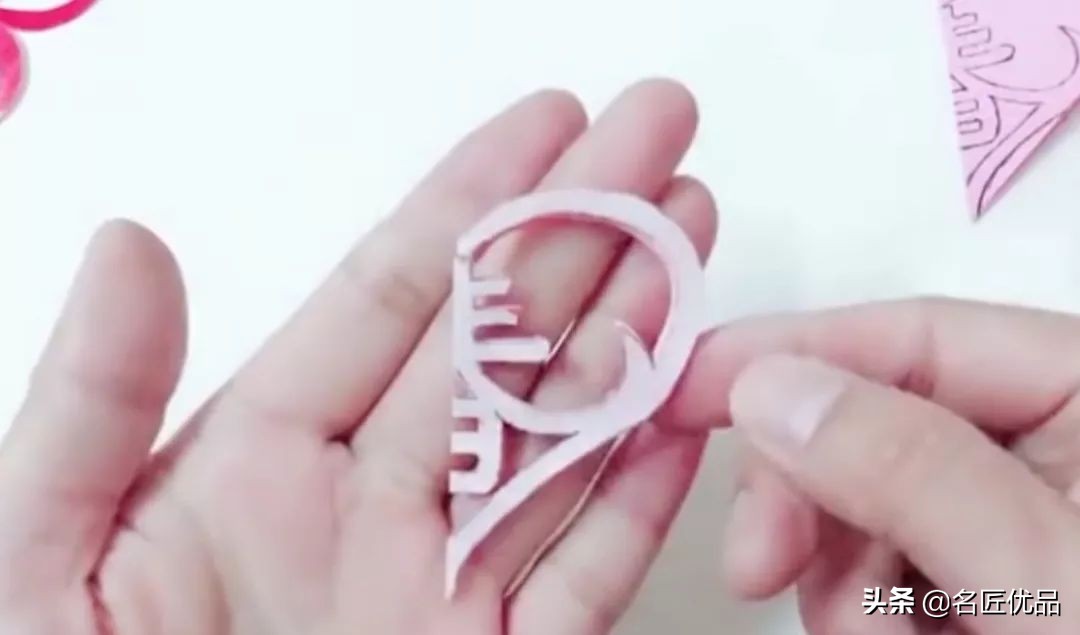 利用窗花做灯笼红包,元旦节剪的窗花灯笼