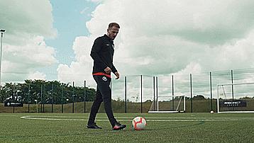 职业球员常用的转身,三种基本转身过人