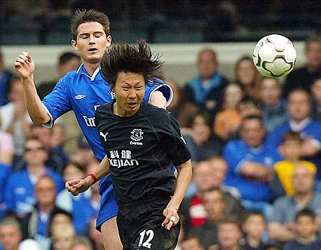 新一届国家队和李铁踢主力的埃弗顿