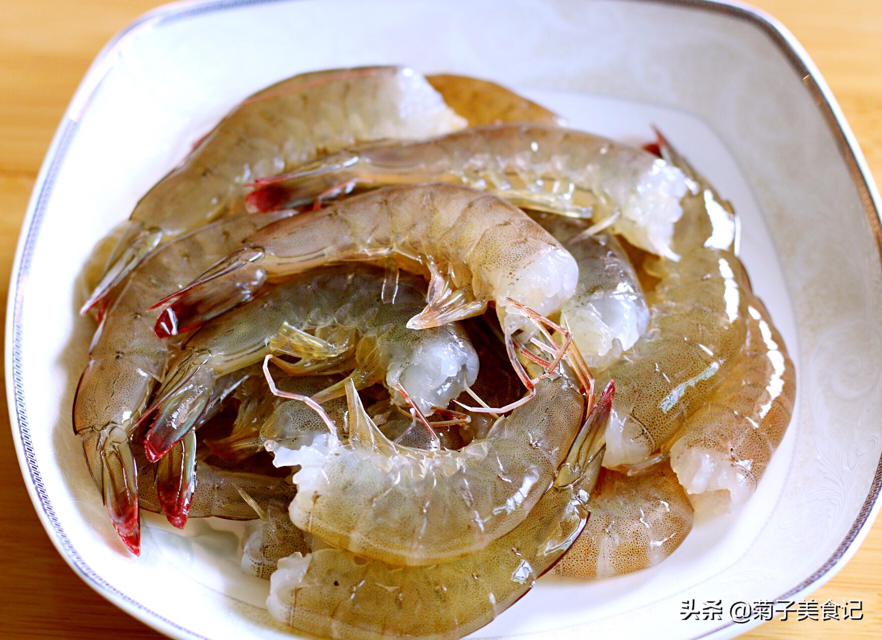 如何保存虾让它的口感不变,买过来的虾需要怎样清洗才能吃