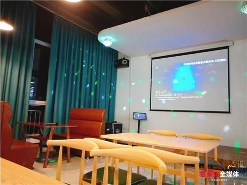 我说这是*安泰**一所大学里的餐厅,你信吗?