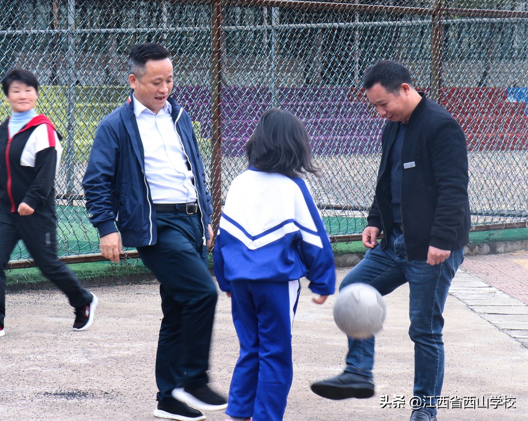 南昌市足球协会主席陶武胜一行莅临我校指导工作