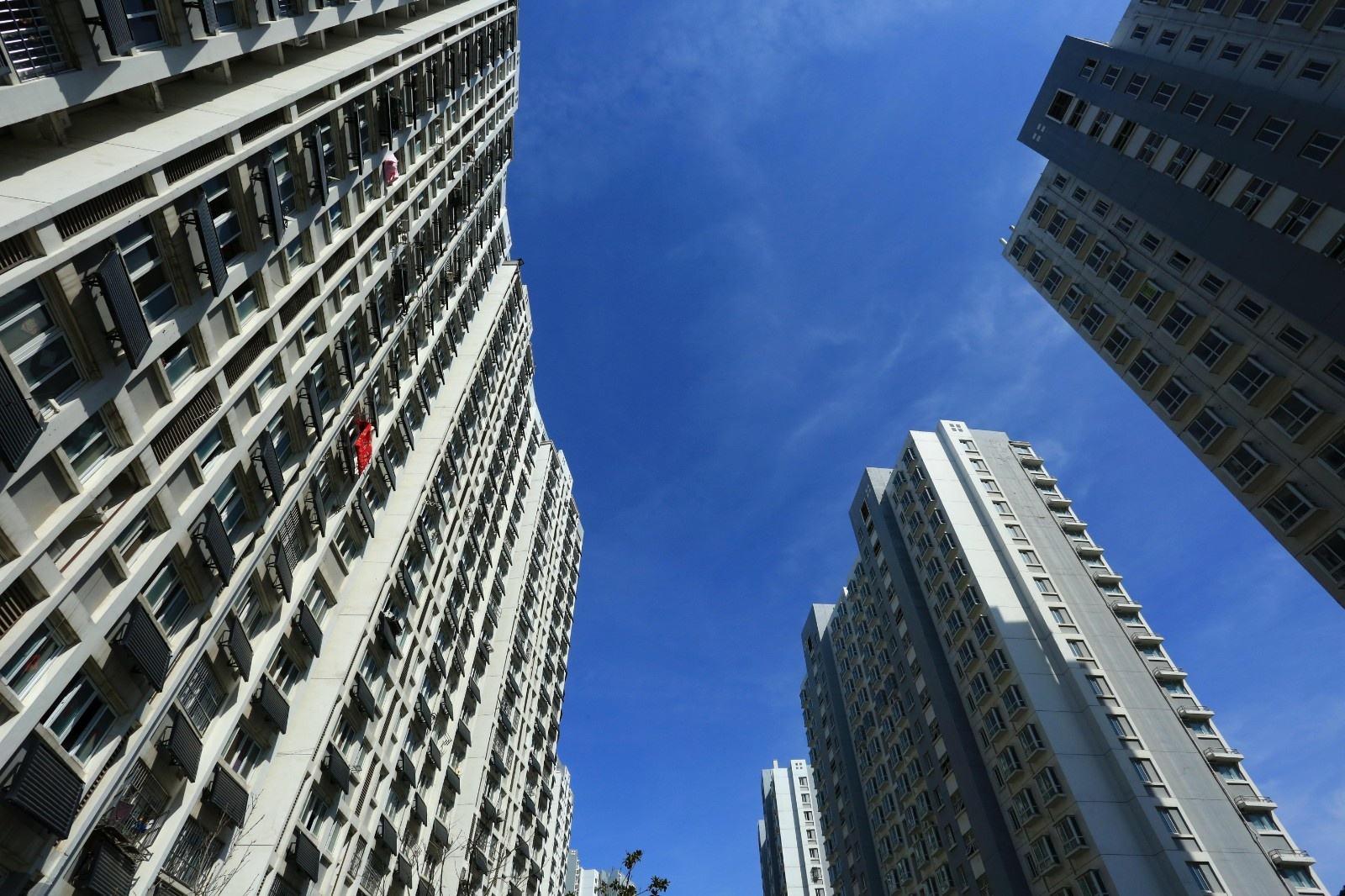 央媒点名刚需买房人,深圳万人抢房新华社