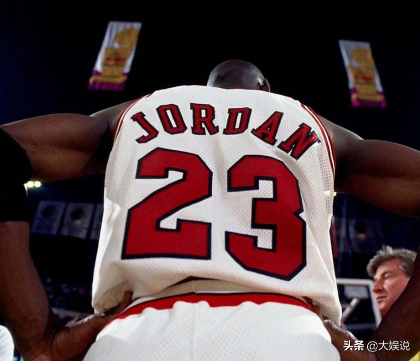 nba历史上最伟大的十大球星,nba最伟大的五件球衣号码