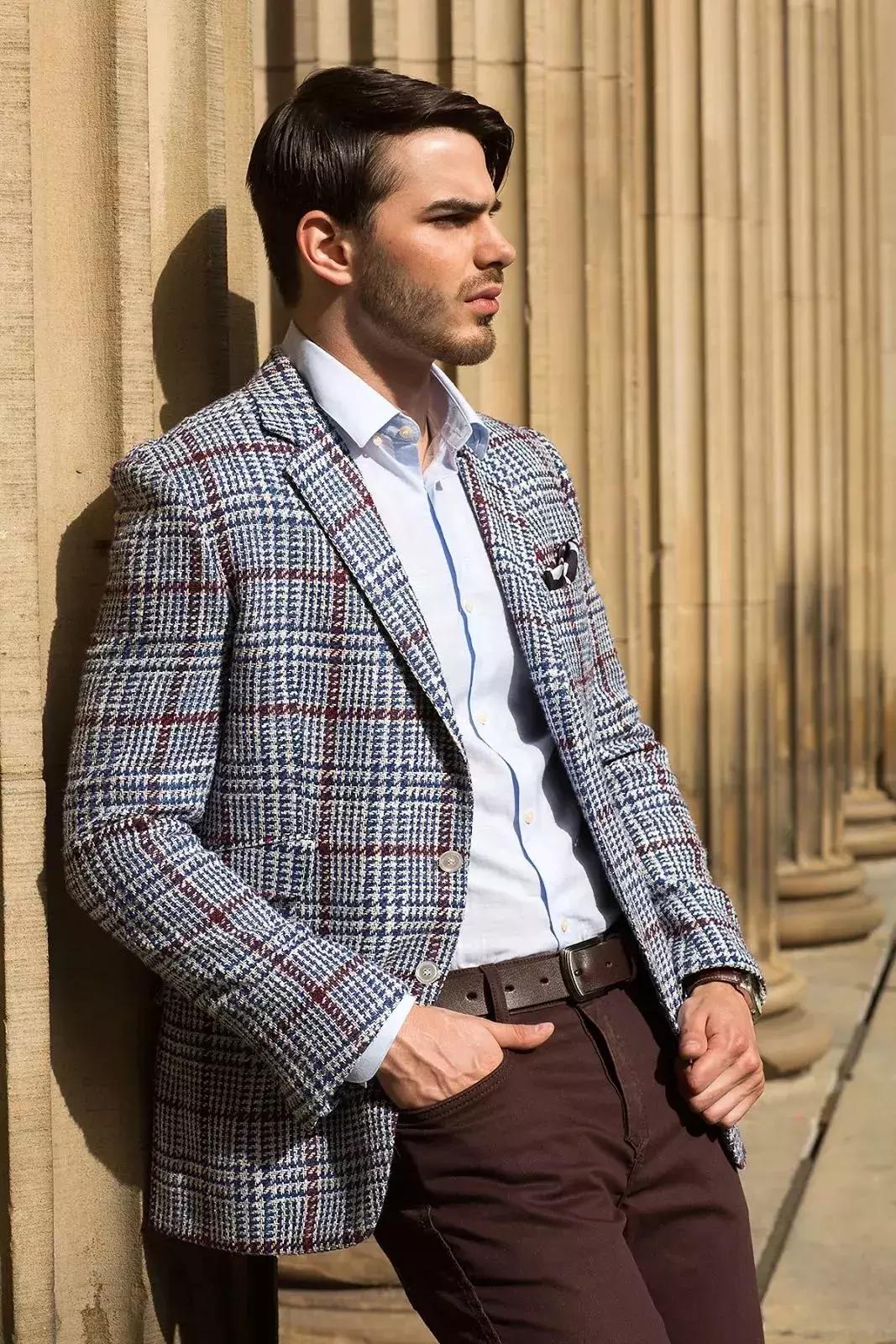 看惯了普通穿搭,字母西装和纯色西装哪个洋气减龄