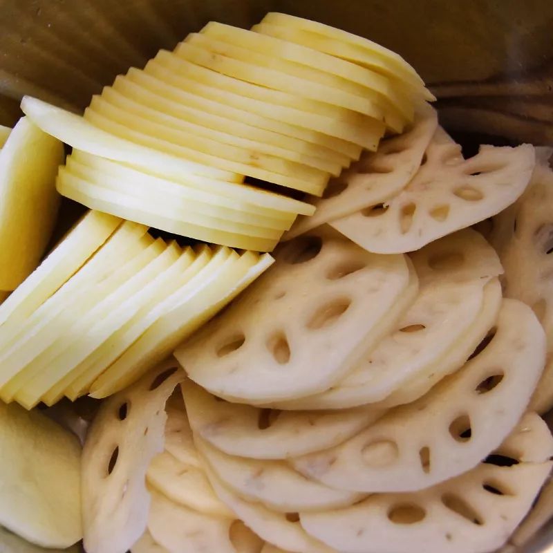 在家自制烧烤邻居家小孩都馋哭了,自己做辣条隔壁小孩都馋哭了