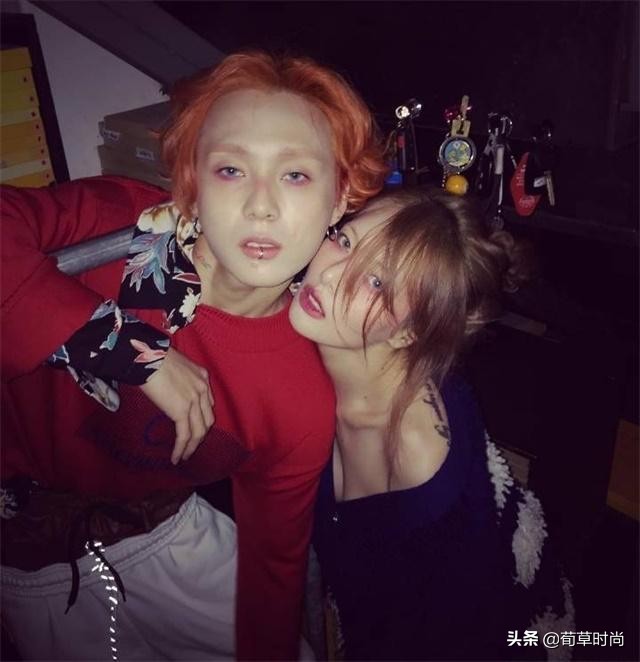 金泫雅和男友的*服私**终于正常一回！毛衣和蕾丝的碰撞，美出艺术感