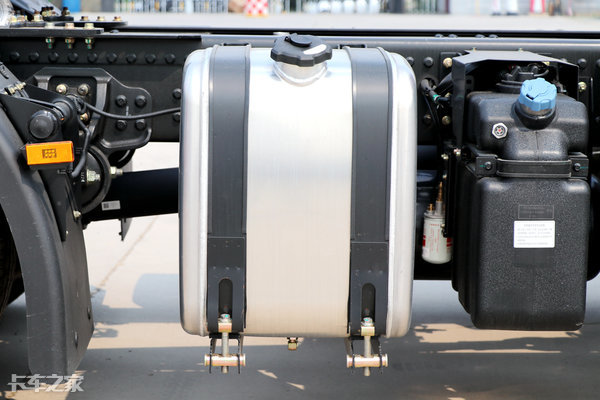 东风天龙旗舰国六560自动挡牵引车,国六东风天龙kl465载货车