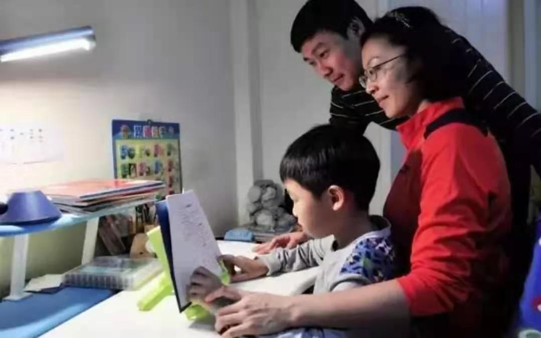 全班同学就一个孩子没奖状,全班就儿子没写作业怎么办