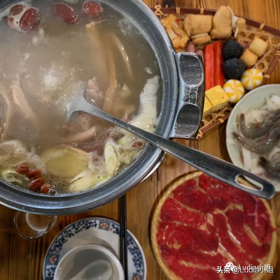 苏州：李公堤的牛杂汤锅配烤卤菜，组成不走寻常路的CP