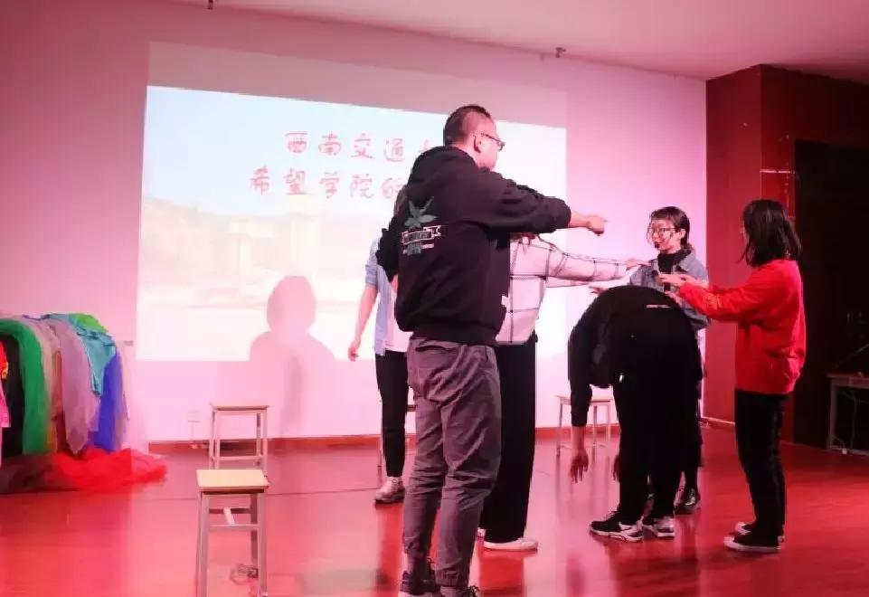 一人一故事深度解析,一人一故事的意思