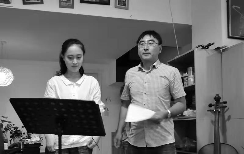 无一官半职，近20年里用智慧和心力奉献杭州，现在他悄悄地走了