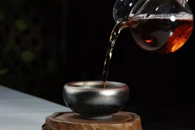 用十多块的建盏喝茶对身体有害吗,为什么建盏喝茶口感更好