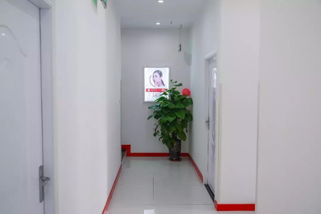 我花99块钱就泡到了我们公司的“彭于晏”!