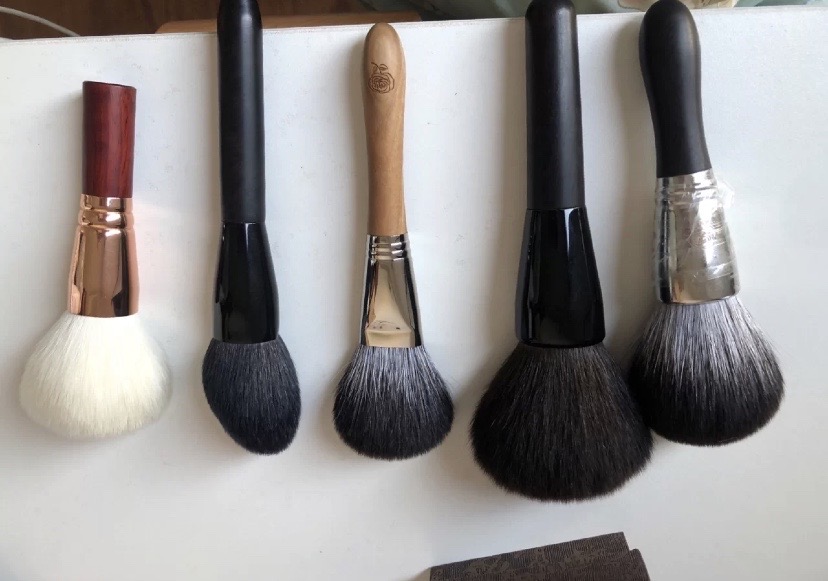 为什么一用散粉妆面就不亮,为什么散粉一上底妆就变得粗糙