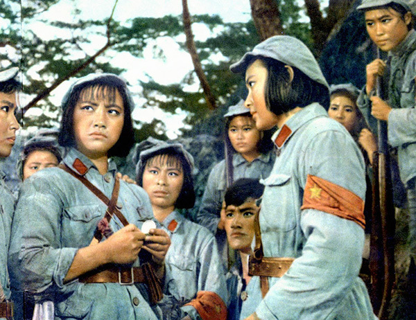 捧红姜文潘虹的谢晋，85岁去世被恶意*谤诽**，83岁遗孀见到人性之恶