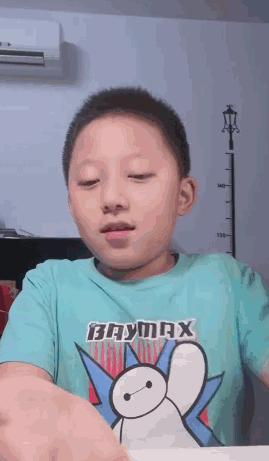 那么多人模仿李佳琦，为什么偏偏火的是天天小朋友?