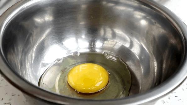 怎样做蛋糕又松又软不塌,做蛋糕蓬松不塌的方法