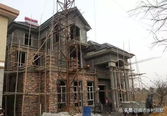 农村土豪花100多万造小别墅,浙江富人回乡建别墅