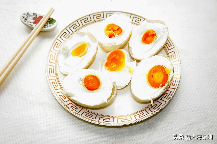 咸鹅蛋是煮还是蒸,咸鹅蛋怎么腌能出油