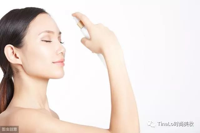 化妆水是用手擦好还是用化妆棉好,化妆水的正确使用方法