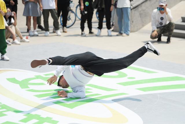 “安利‘511’我要腰”今开晒街舞争霸不服来战pick钟意小蛮腰