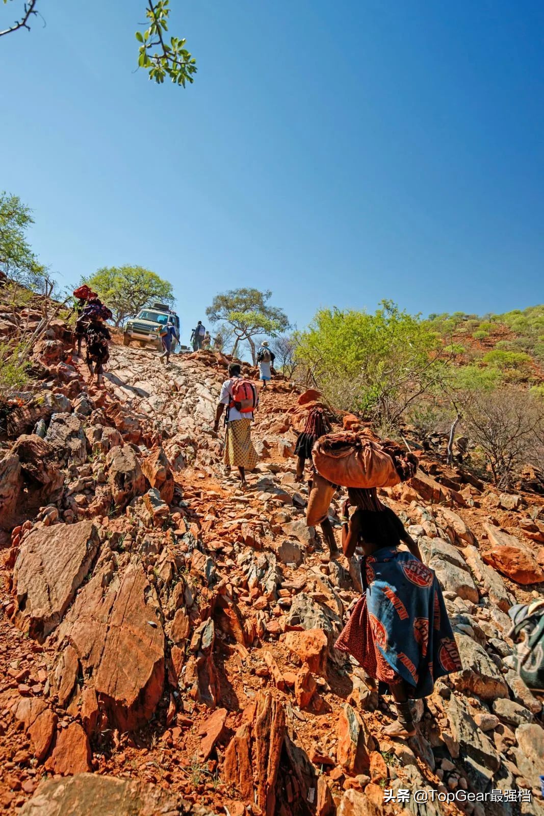 全新路虎卫士怎么样?去非洲越野试驾一下就知道啦