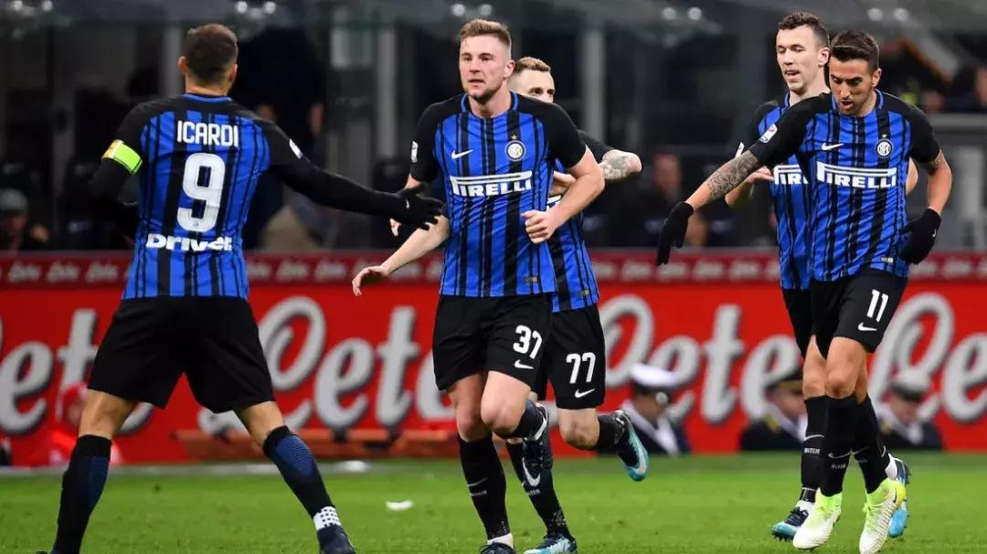 足球新赛季球衣宣传片,足球球衣广告