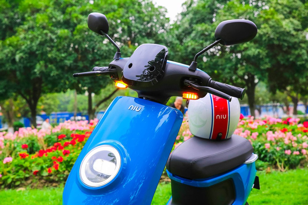 小牛最新电动车测评,小牛军绿色经典款电动车