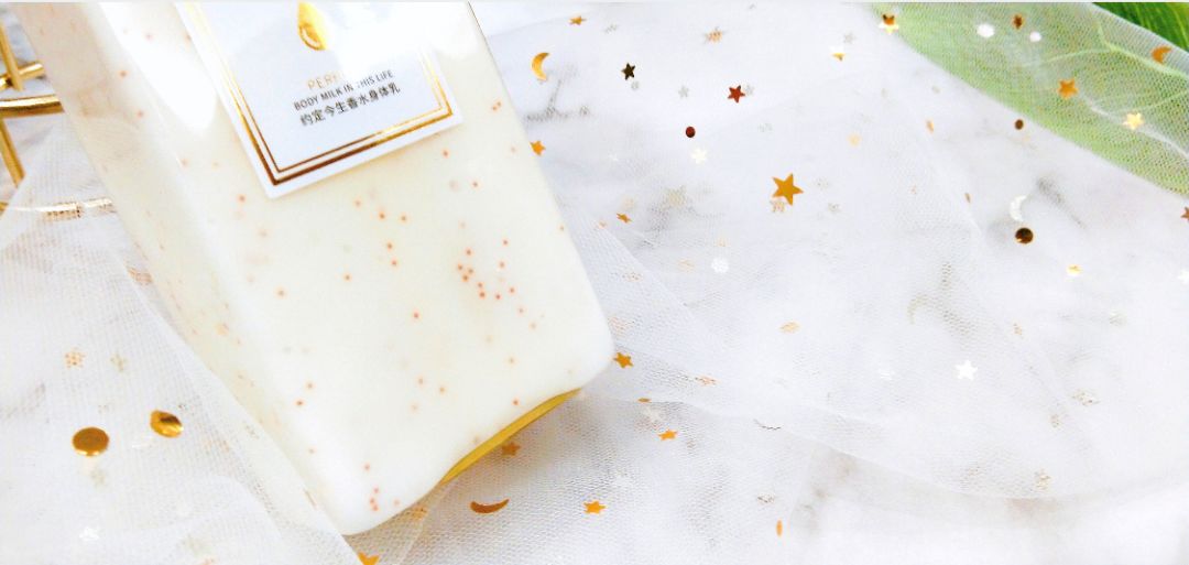 冬天皮肤干燥起皮屑用什么护肤品,一到冬天脸部干燥起皮补什么