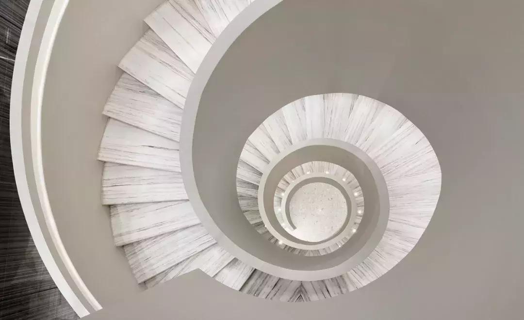 全世界最豪华的奢侈品店楼梯设计，只有大理石才配得上